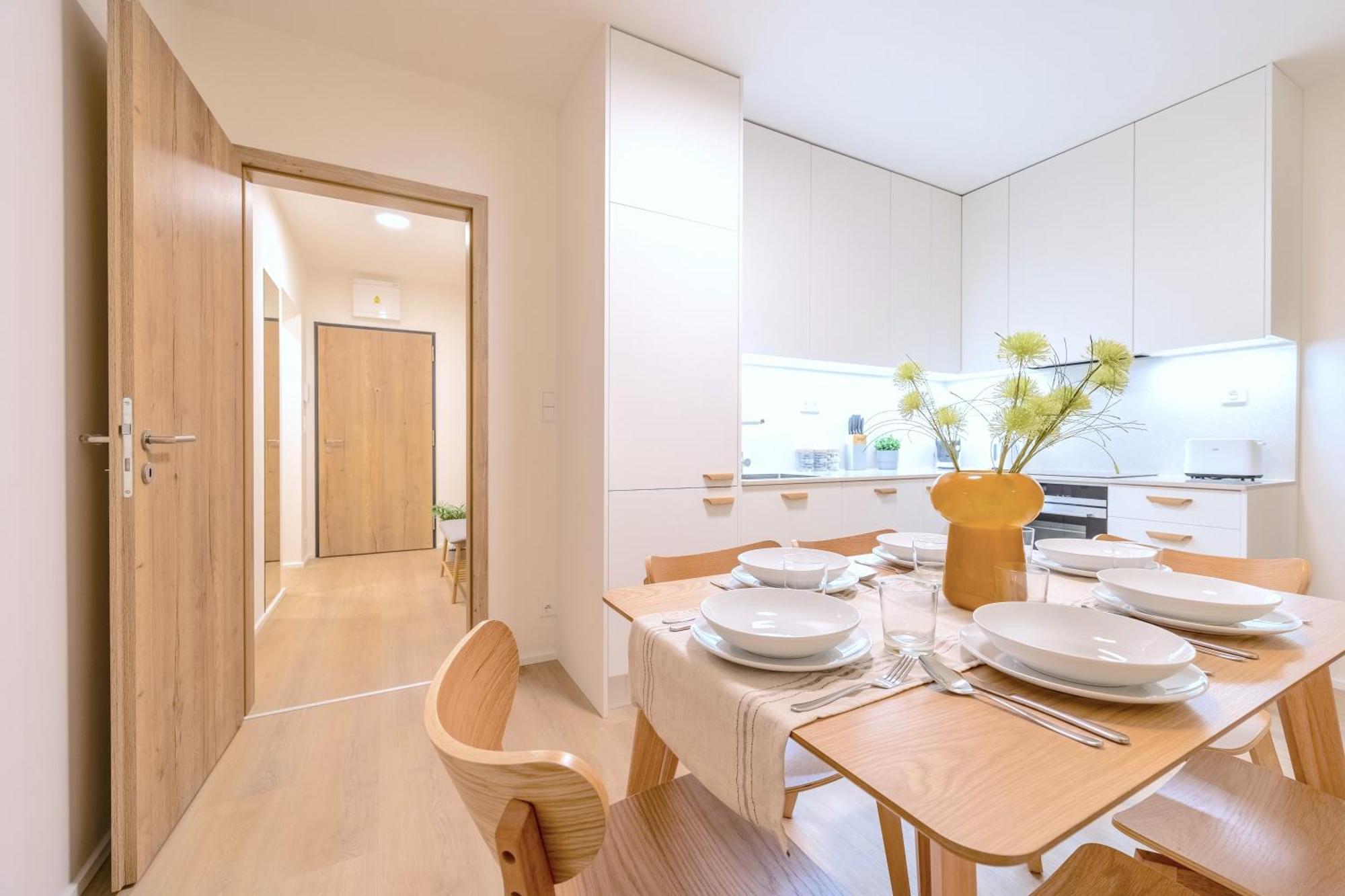 דירות Bright 2Br - 5Th Floor, Balcony, Free Parking By Gravity פראג מראה חיצוני תמונה