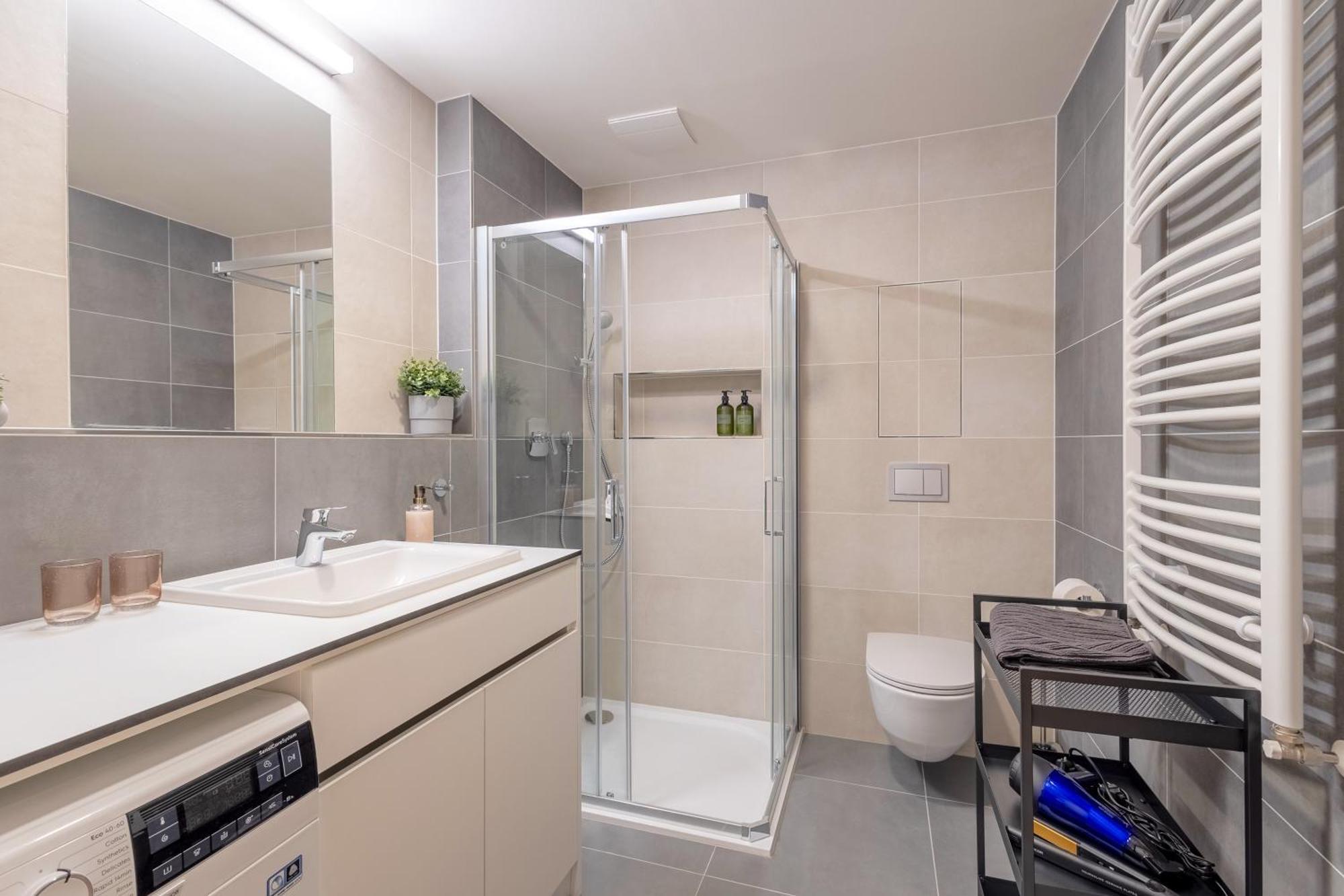 דירות Bright 2Br - 5Th Floor, Balcony, Free Parking By Gravity פראג מראה חיצוני תמונה