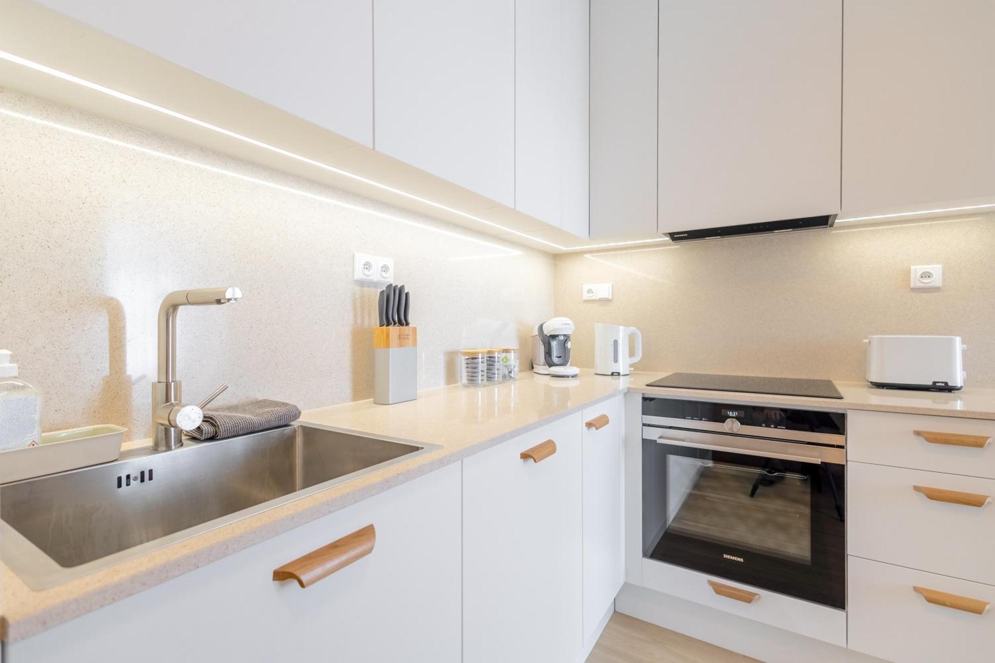 דירות Bright 2Br - 5Th Floor, Balcony, Free Parking By Gravity פראג מראה חיצוני תמונה