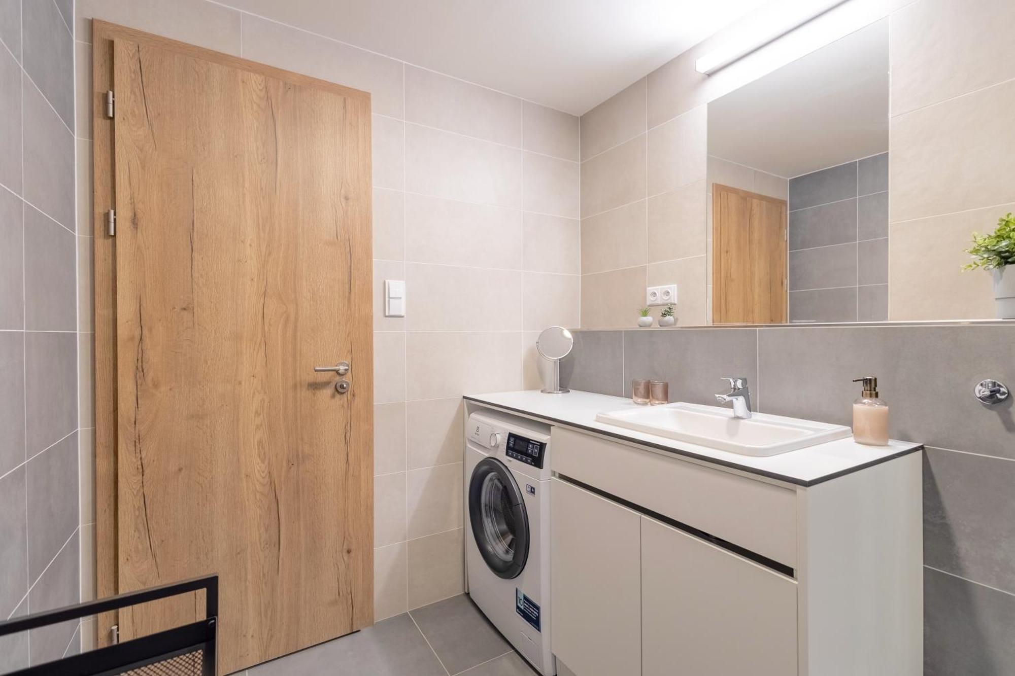 דירות Bright 2Br - 5Th Floor, Balcony, Free Parking By Gravity פראג מראה חיצוני תמונה
