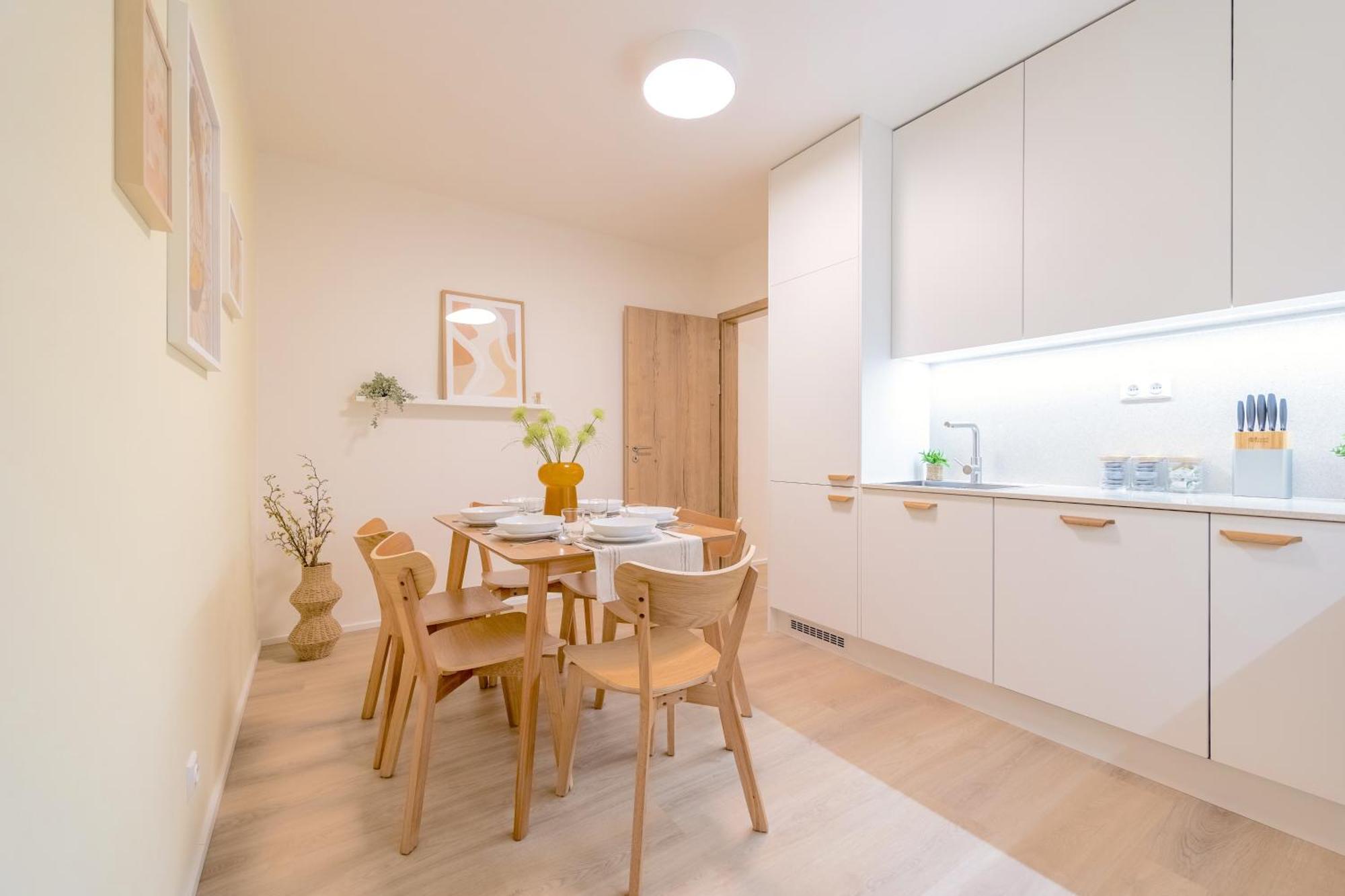 דירות Bright 2Br - 5Th Floor, Balcony, Free Parking By Gravity פראג מראה חיצוני תמונה